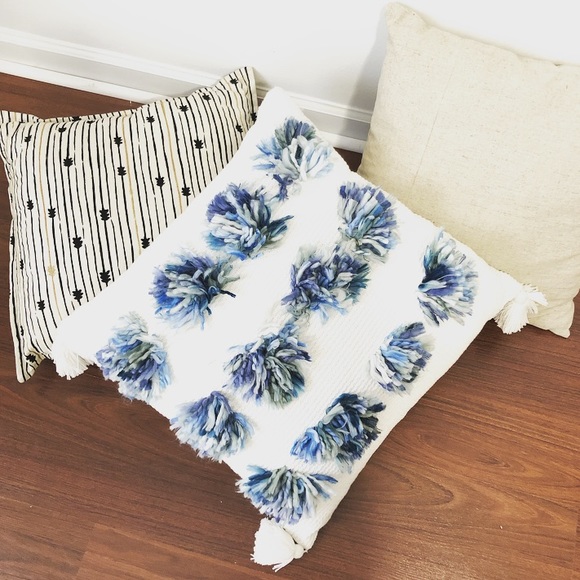 Other - Tufted Pom Pom white accent pillow with tassels